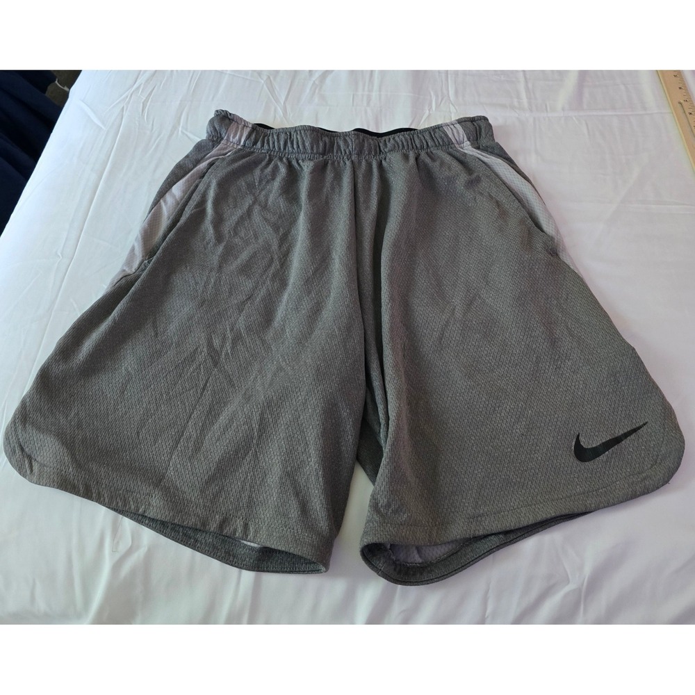 Nike Dri-FIT Basketball Shorts Mens Medium Grey Athletic Mesh Gym Activewear